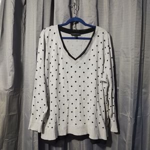 Mid weight sweater with a layered look